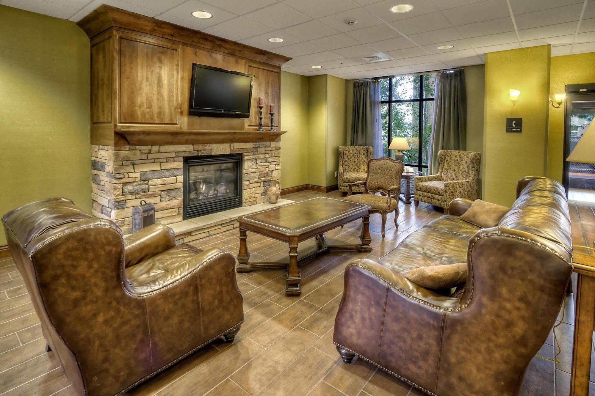 Hotel Hampton & At The Idaho Center