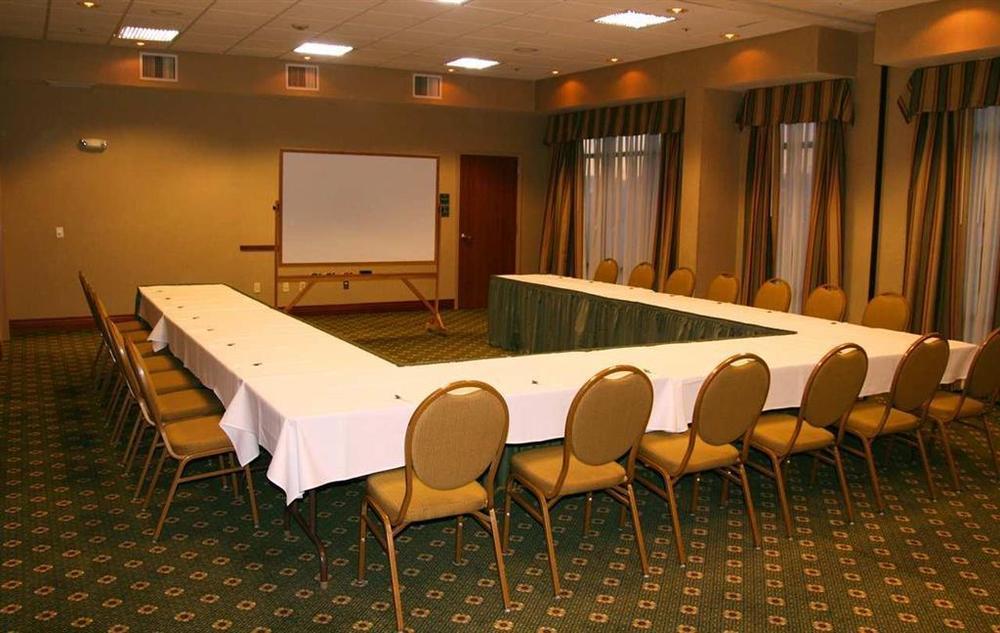Hampton & At The Idaho Center Hotel 3*